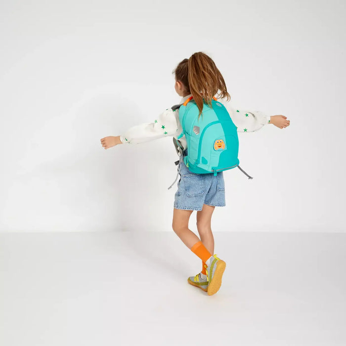 Child wearing the Affenzahn Daydreamer Crab Backpack in turquoise colors, showing ergonomic straps and spacious design for school or travel.