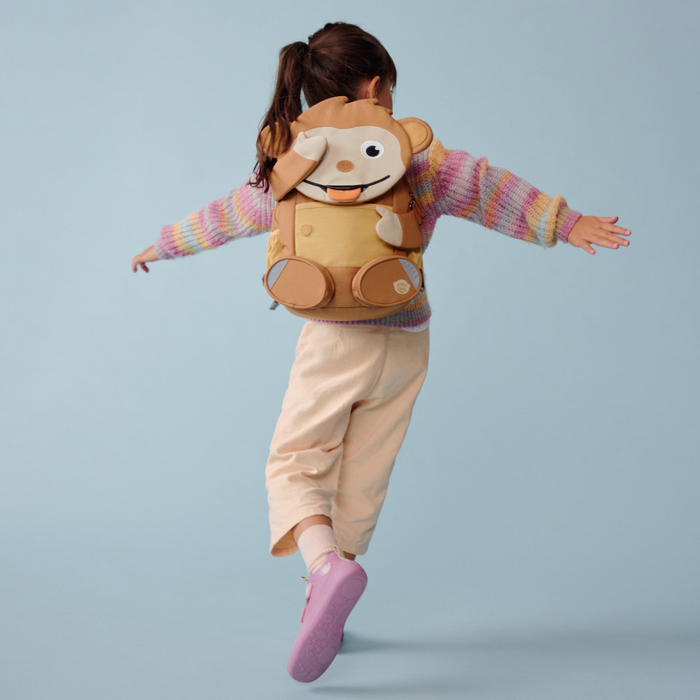 Affenzahn Large Friend Monkey backpack worn by a child, illustrating its size and fit.