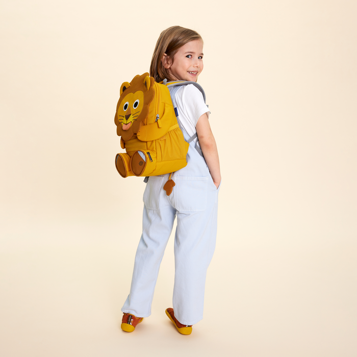 Affenzahn Large Friend Lion backpack worn by a child, illustrating its size and fit.