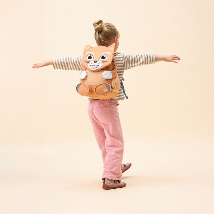 Affenzahn Large Friend Cat backpack worn by a child, illustrating its size and fit.